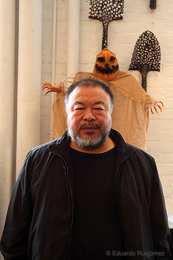 Ai Wewei en Halloween.