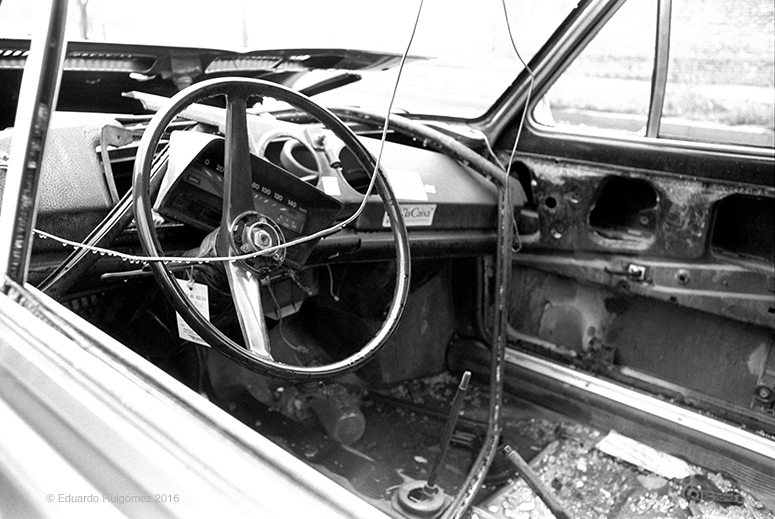 Atasco de coches en una calle.