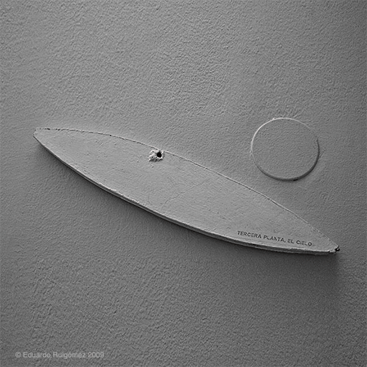 Escultura que indica el camino hacia el cielo.