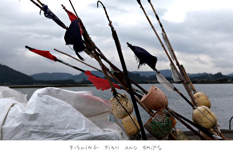 Artes de pesca en un puerto.